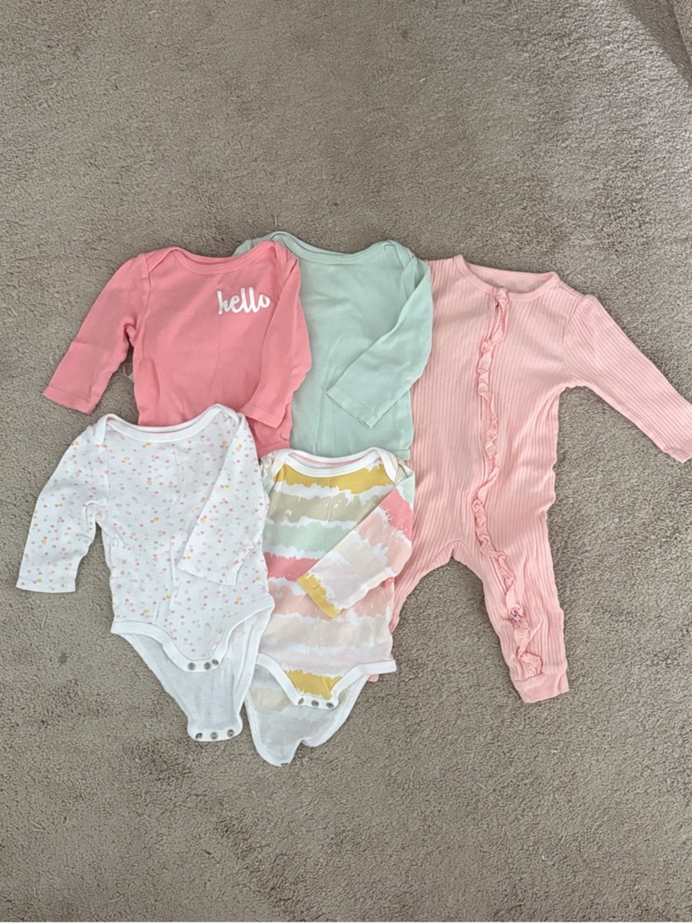 Bundle of FIVE Cloud Island Baby Girl Sleep Outfits 4 Shirts 1 Onesie 6-9M